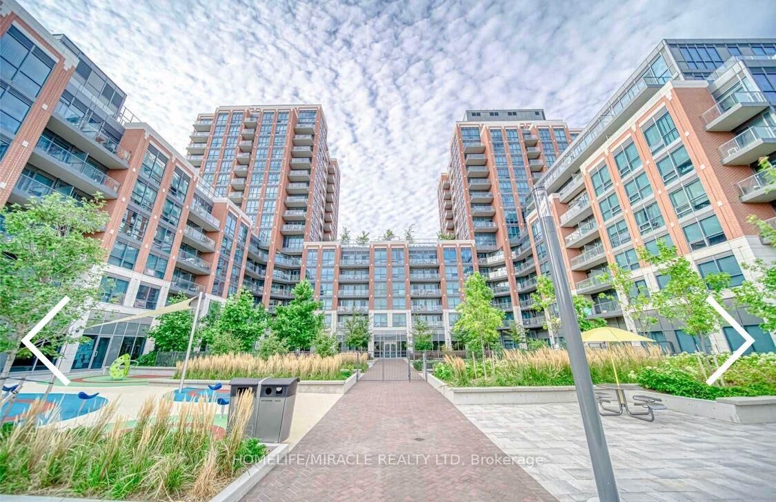Property Photo:  31 Tippett Road 1320  ON M3H 0C8 