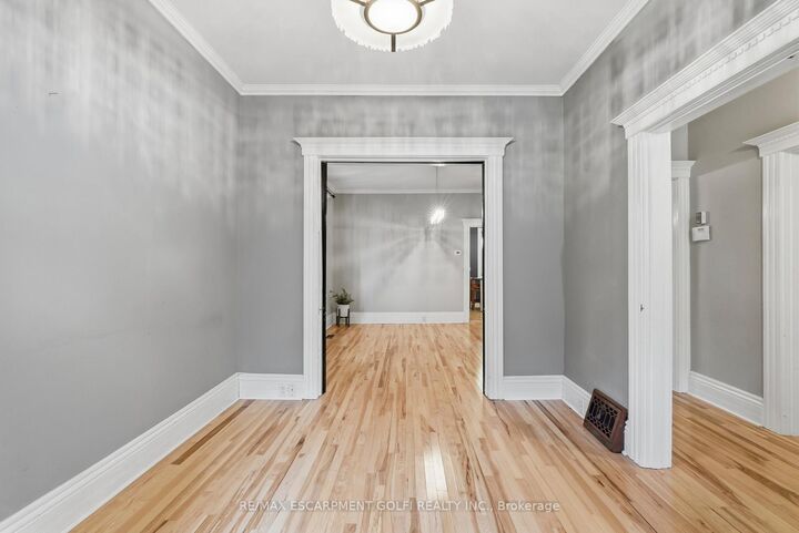 Property Photo:  198 Duke Street  ON L8P 1Y2 