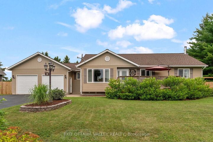 Property Photo:  62 Meadowview Drive  ON K0J 1C0 