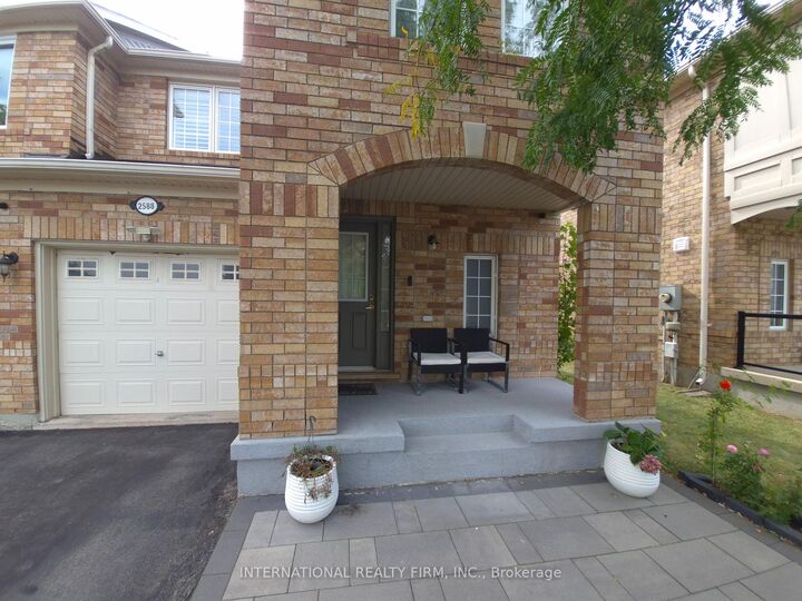 Property Photo:  2588 Valleyridge Drive  ON L6M 5H5 