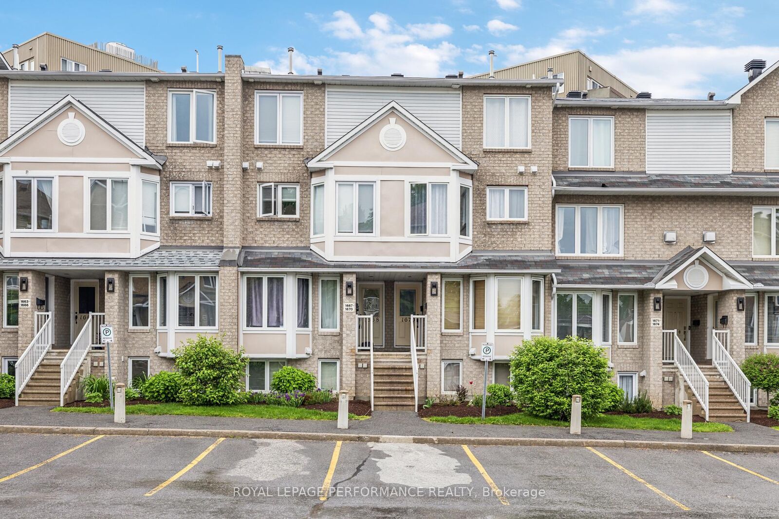 Property Photo:  1668 Locksley Lane  ON K1J 1B6 