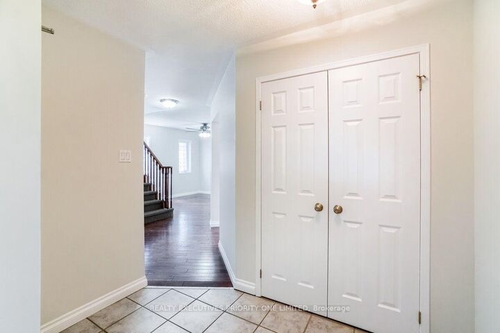 Property Photo:  17 Drake Drive  ON L4N 8W3 