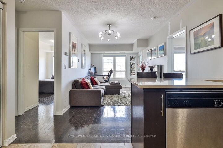 Property Photo:  10 Mendelssohn Street 427  ON M1L 0G7 
