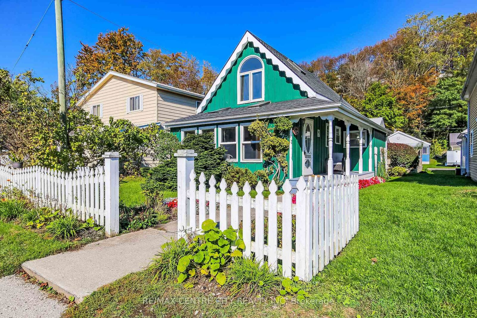 Property Photo:  347 Fourth Street  ON N5L 1E4 
