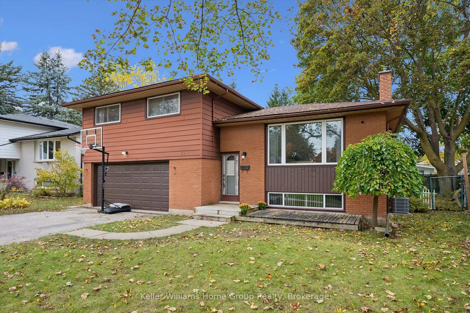 Property Photo:  51 Lonsdale Drive  ON N1H 5N1 