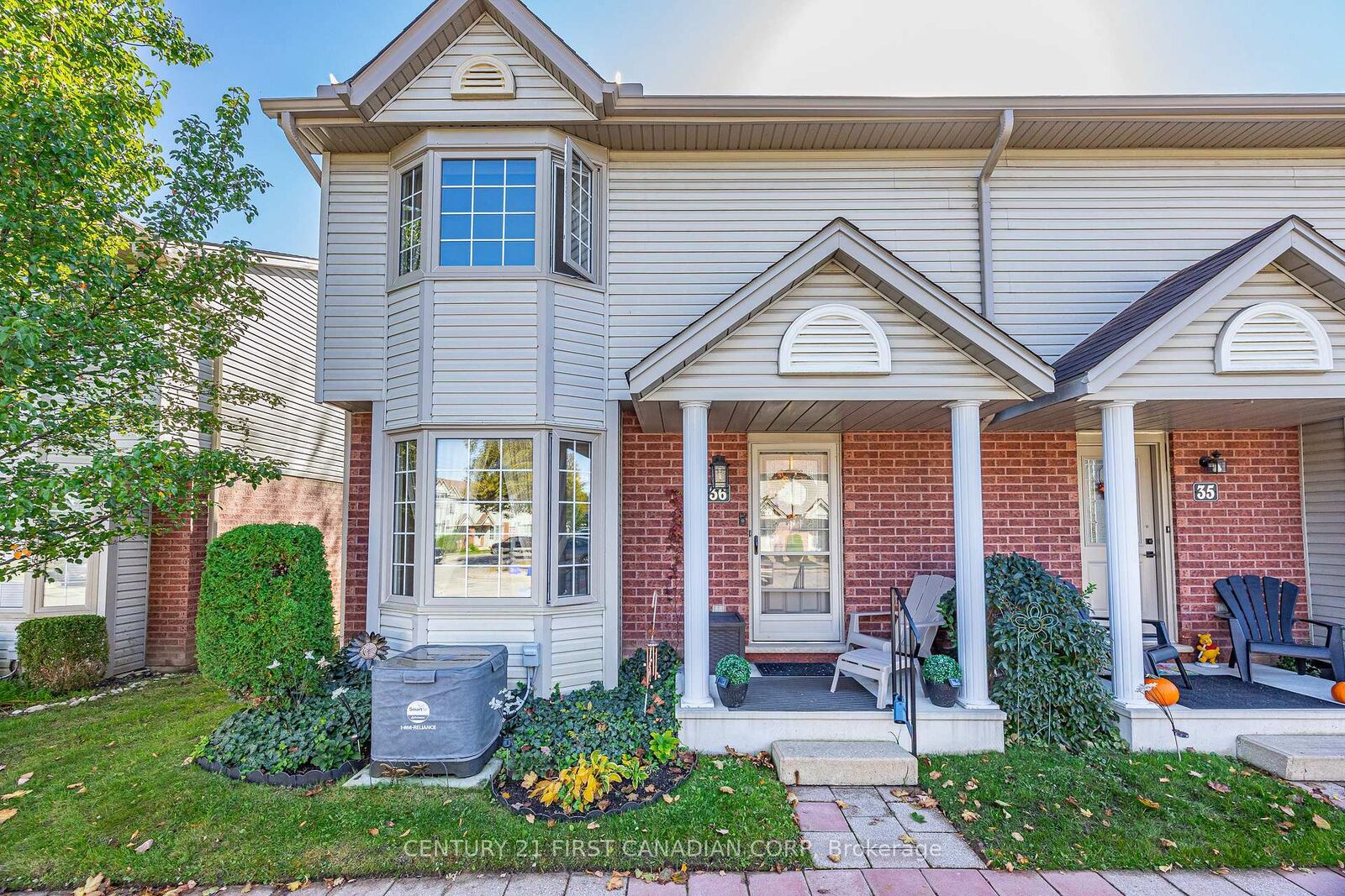 Property Photo:  50 Chapman Court 36  ON N6G 5E1 
