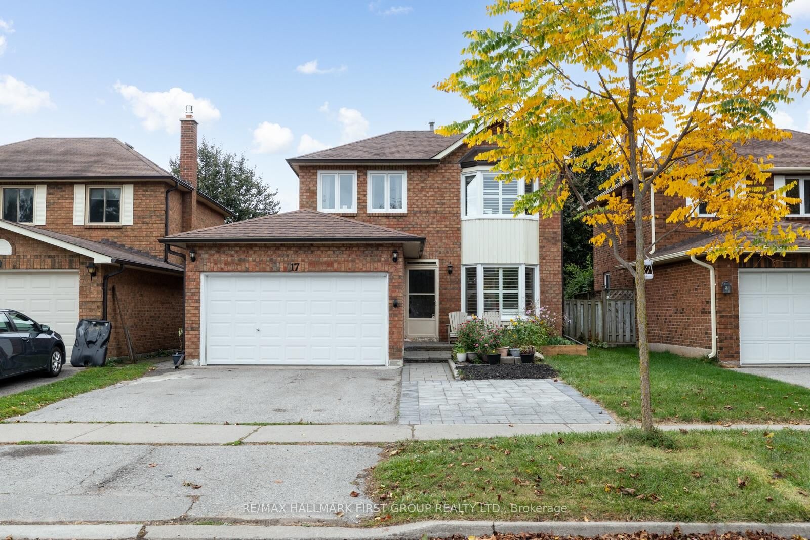 Property Photo:  17 Hawkins Crescent  ON L1S 4Y2 