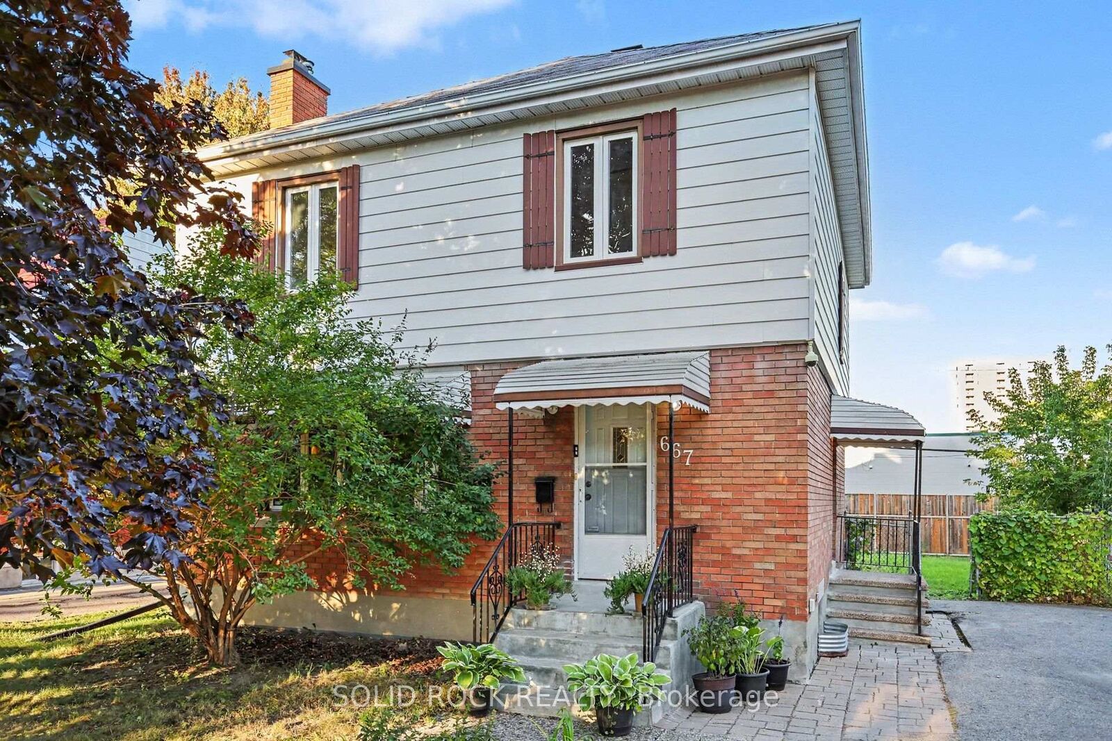 Property Photo:  667 Alesther Street  ON K1K 1H8 