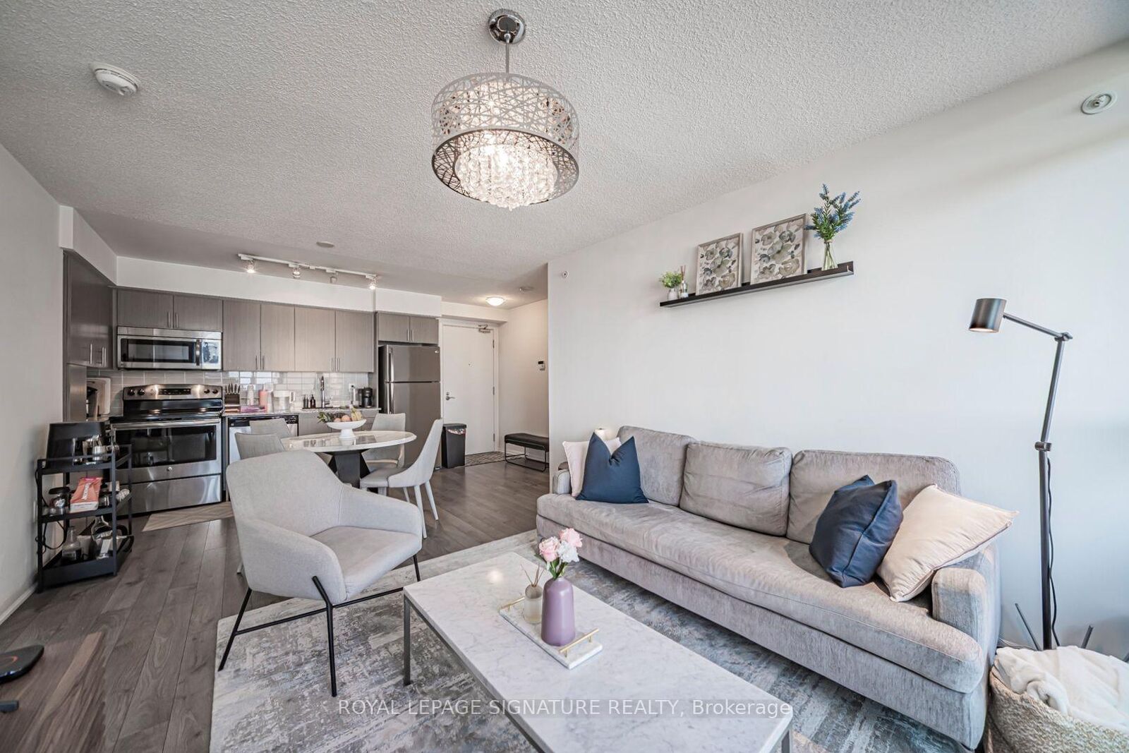 Property Photo:  830 Lawrence Avenue W 1017  ON M6A 0B6 