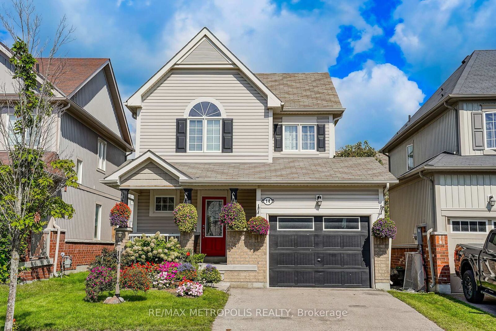 Property Photo:  14 Richard Davies Crescent  ON L1C 0N9 