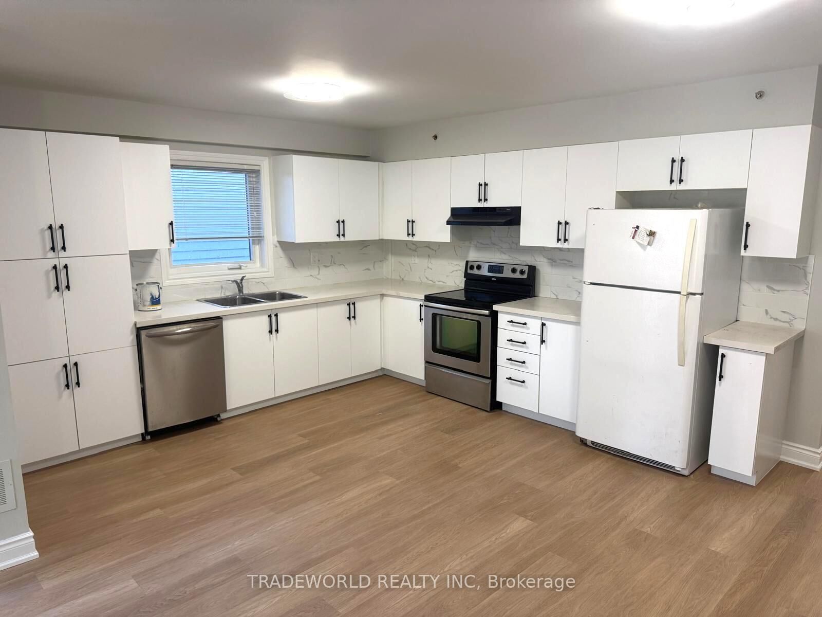 Property Photo:  32 St Dunstan Drive  ON M1L 2V3 