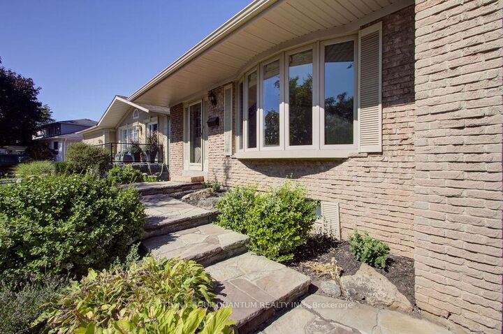 Property Photo:  462 Withnell Crescent  ON L6L 3L9 