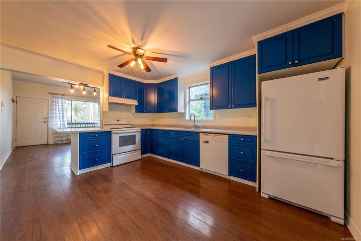 Property Photo:  40 Irwin St  BC V9R 4X1 