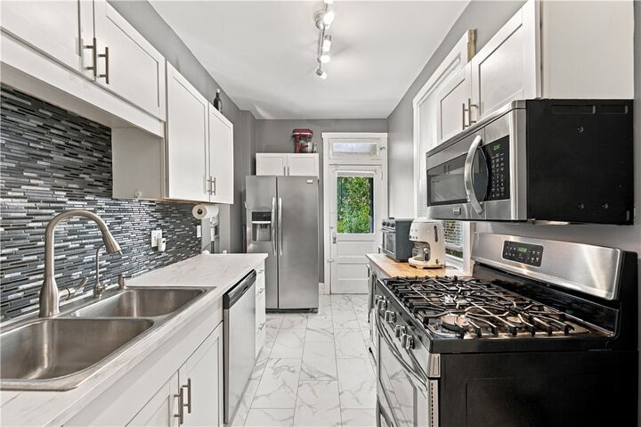 Property Photo:  2818 Brentwood Avenue  PA 15227 