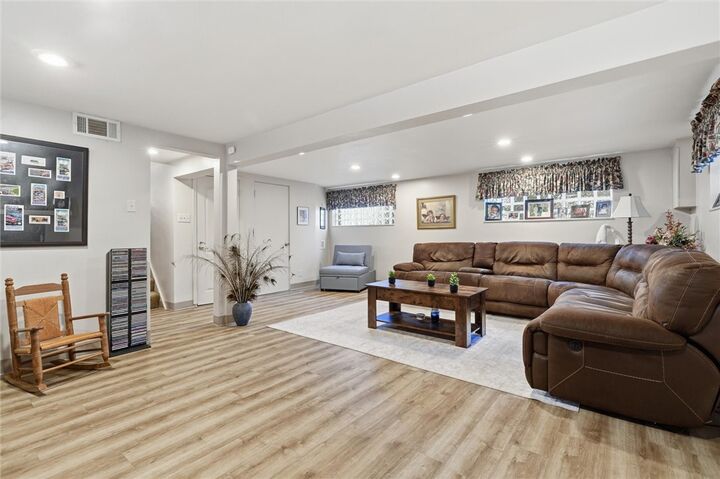 Property Photo:  1404 James St  PA 15146 