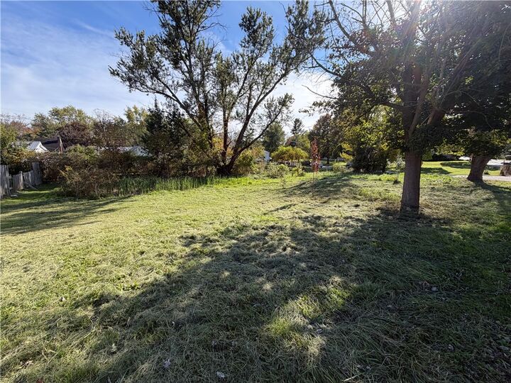 Property Photo:  266 Oak Rd  PA 15044 