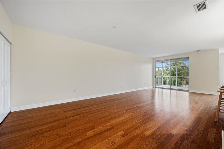 Property Photo: 5570 Centre Ave 206 PA 15232