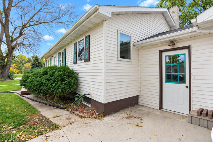 Property Photo:  320 Wilmot Avenue  SD 57451 