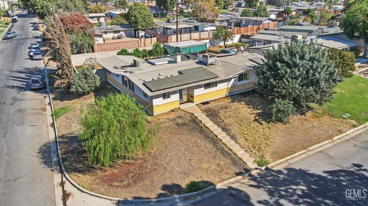 Property Photo:  920 Shattuck Avenue  CA 93305 