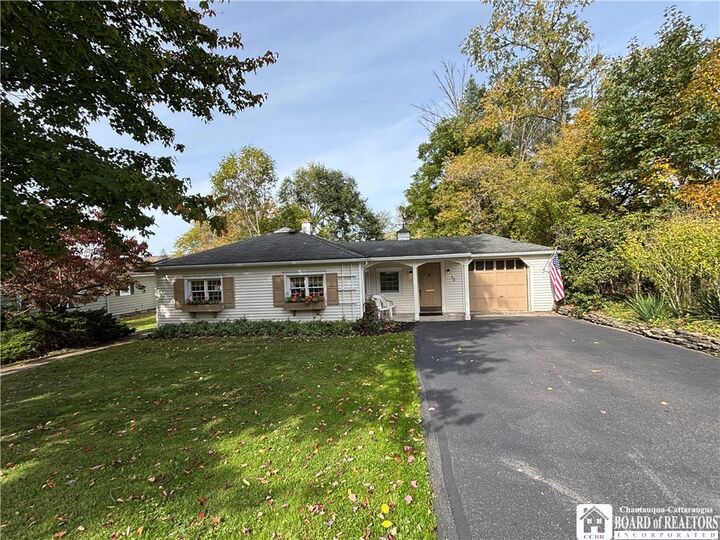 Property Photo:  12 Meadowbrook Court  NY 14895 