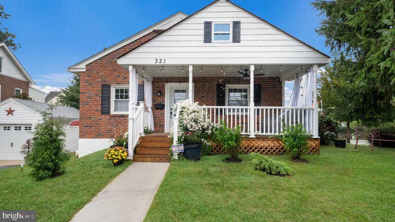 Property Photo:  321 E Jefferson Street  PA 19063 