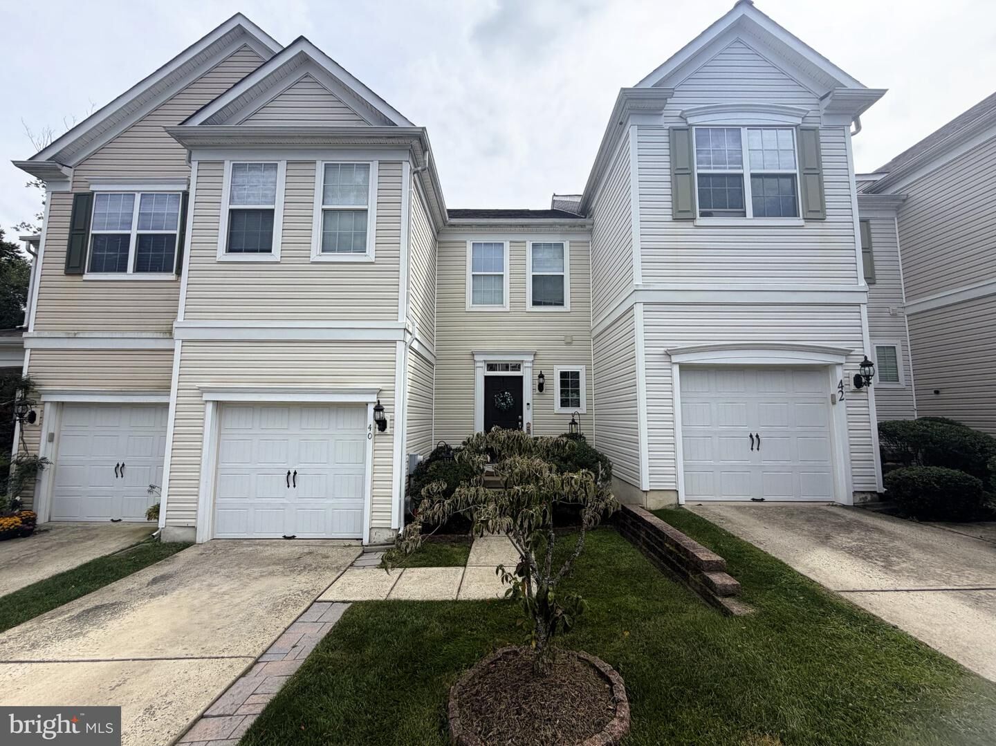 Property Photo:  40 Shire Court  NJ 08083 