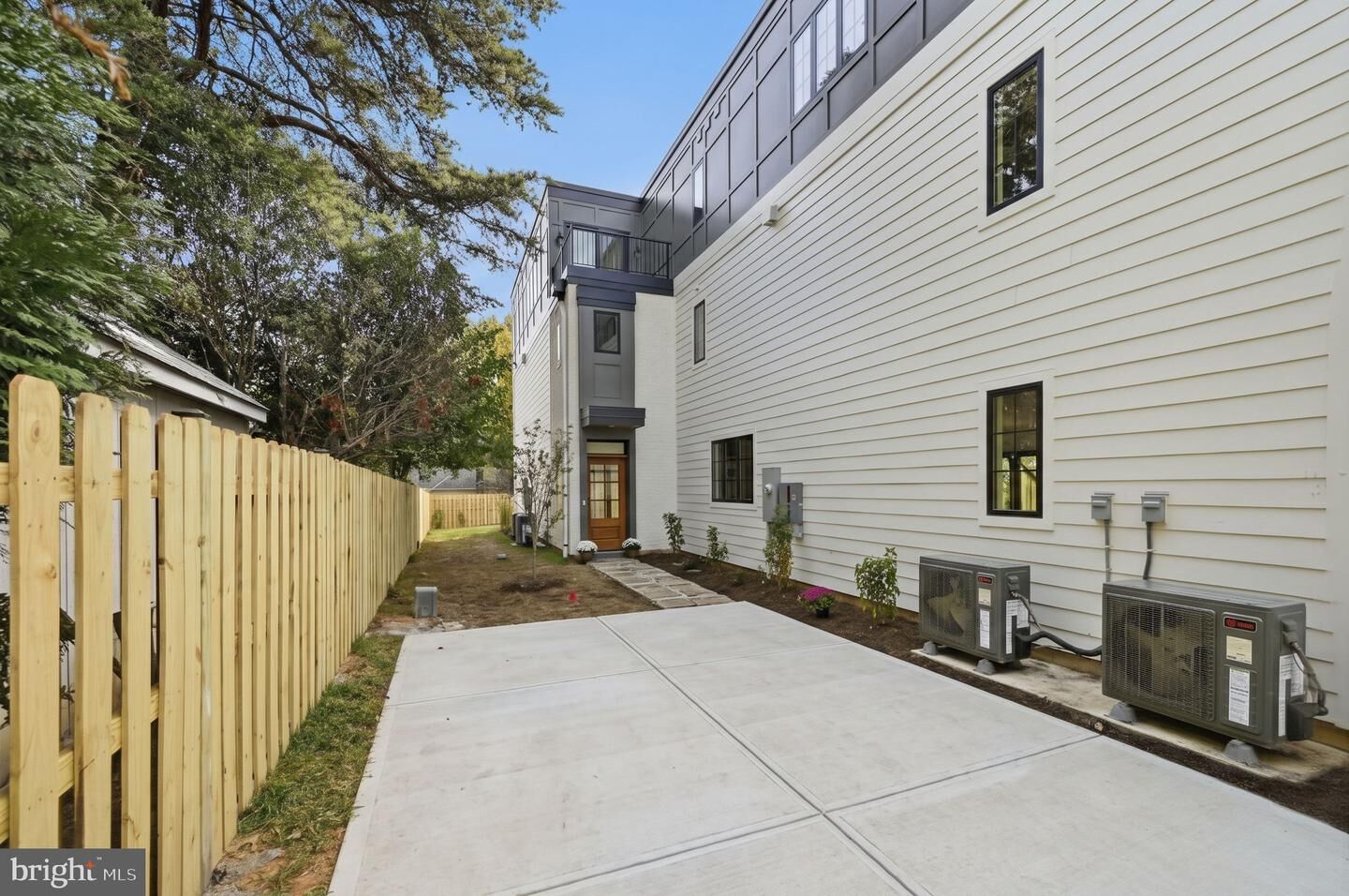 Property Photo:  1227 N Quincy Street  VA 22203 