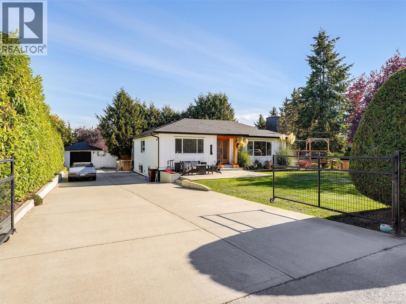 Property Photo: 7949 East Saanich Road BC V0S 1M0