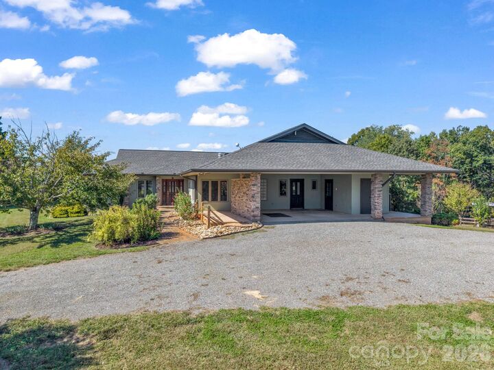 Property Photo:  401 Over Hill Drive  NC 28782 
