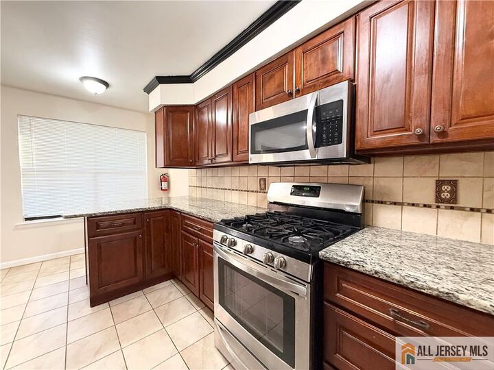 Property Photo:  18 Dogwood Drive  NJ 08820 
