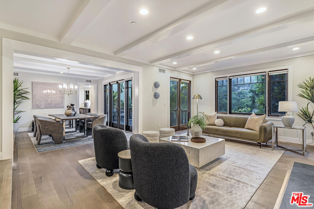 Property Photo:  2201 Beech Knoll Rd  CA 90046 