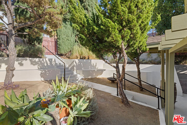 Property Photo:  3174 Weldon Ave  CA 90065 