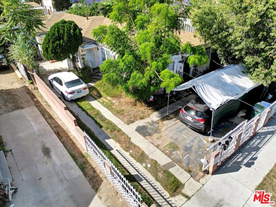 Property Photo:  8611 Elm St  CA 90002 