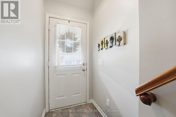 Property Photo:  24 Yorkville Street  ON K2C 4B6 