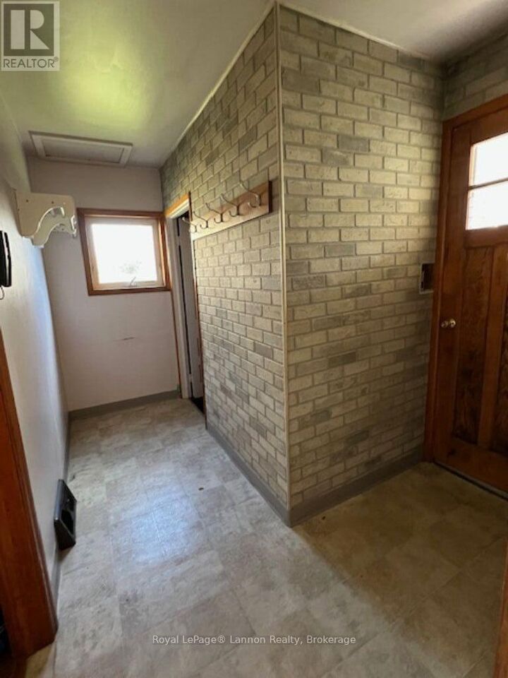 Property Photo:  30 Queen Street  ON P8T 1E8 