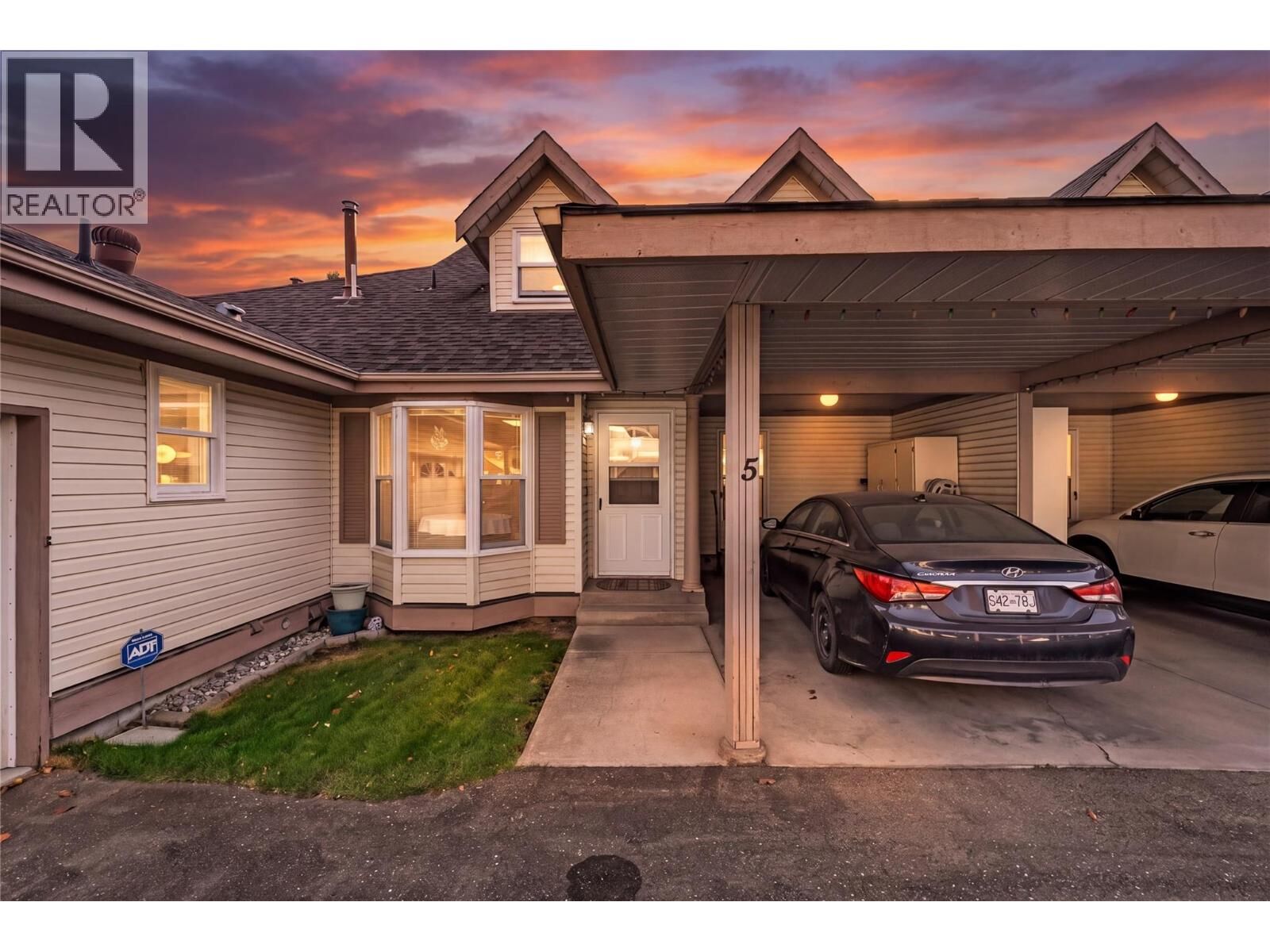 Property Photo:  1717 Granite Avenue 5  BC V1K 1B8 