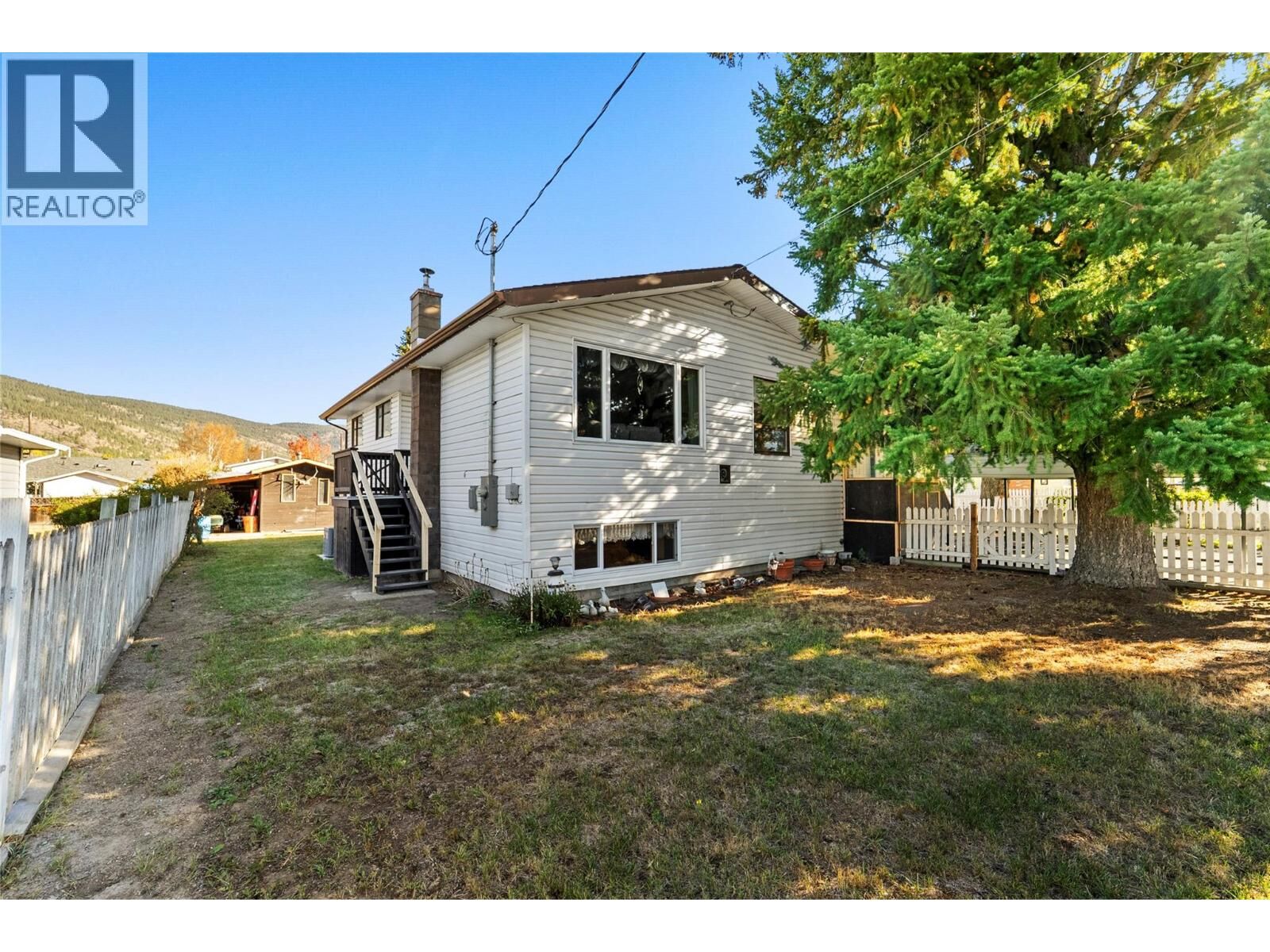 Property Photo:  1404 Walnut Avenue  BC V1K 1L3 