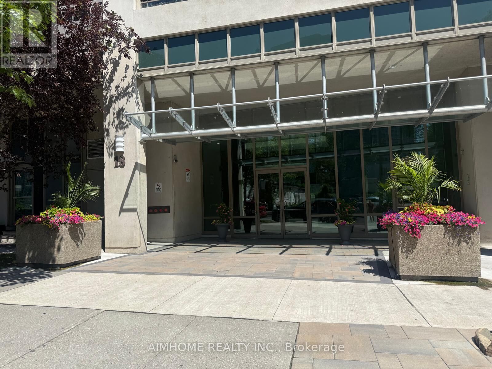 Property Photo: 18 Parkview Avenue 1211 ON M2N 7H7