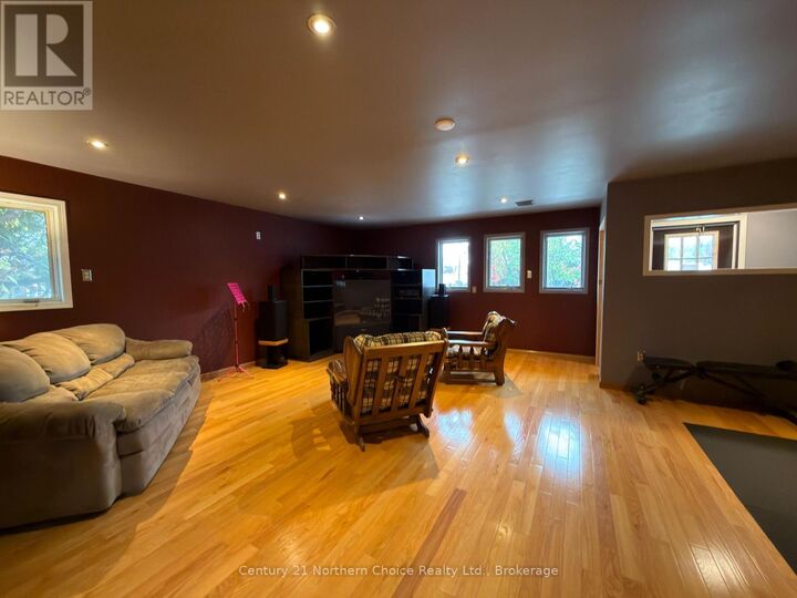Property Photo:  648 Scott Street  ON P9A 1H6 