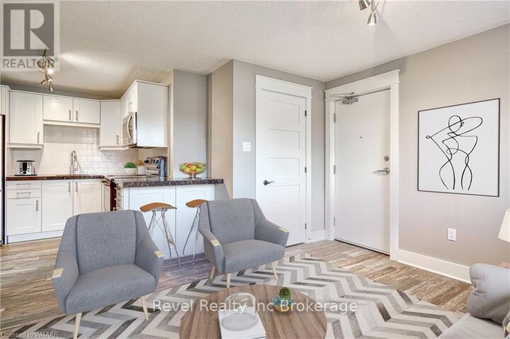 Property Photo:  226 Clarke Street North 4  ON N4S 7M7 