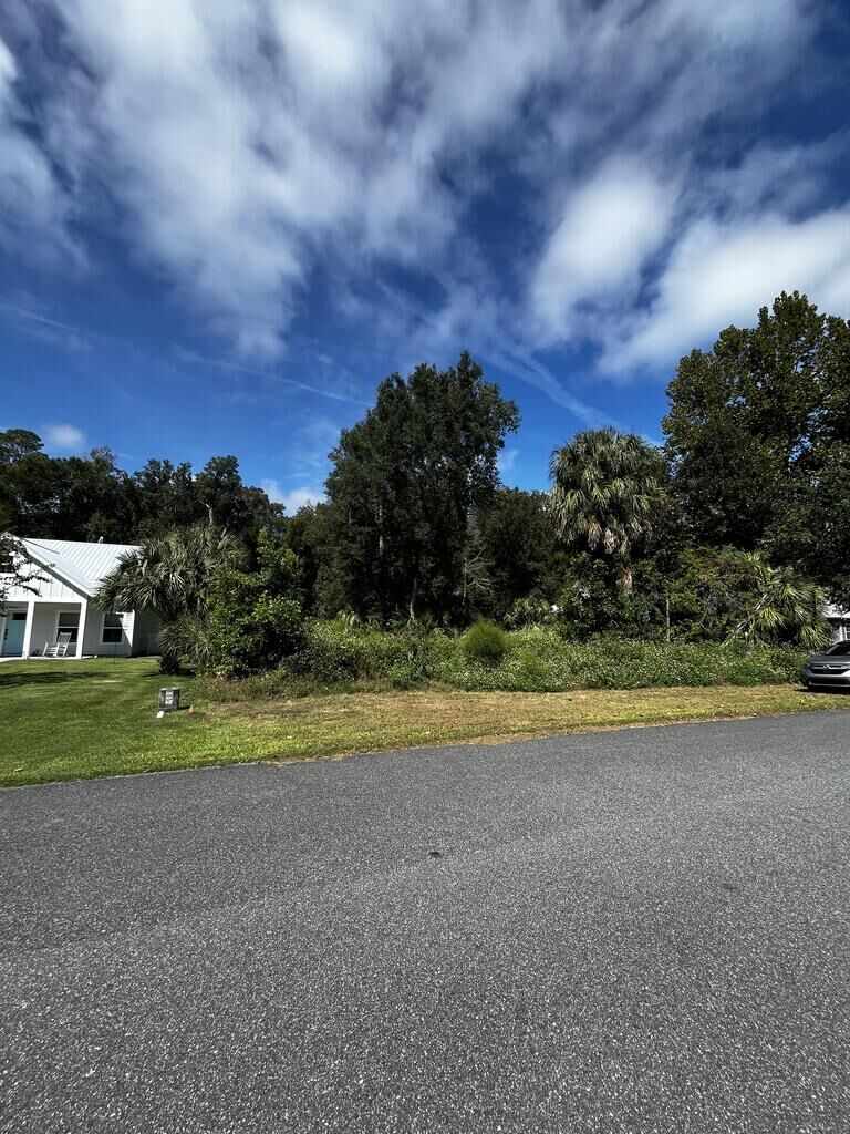 Property Photo: 9239 Emily Dr FL 32693