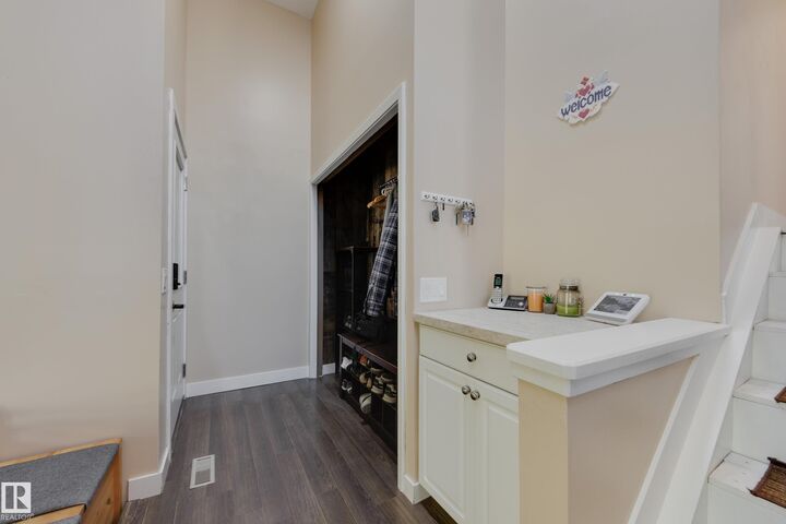 Property Photo:  1 Anita Crescent  AB T8N 2W3 