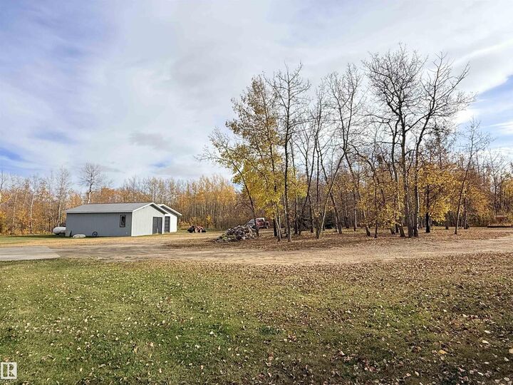 Property Photo:  21126 Twp Rd 494  AB T0B 2M1 