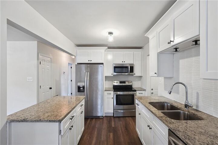 Property Photo:  1410 Graymont Drive SW  GA 30310 