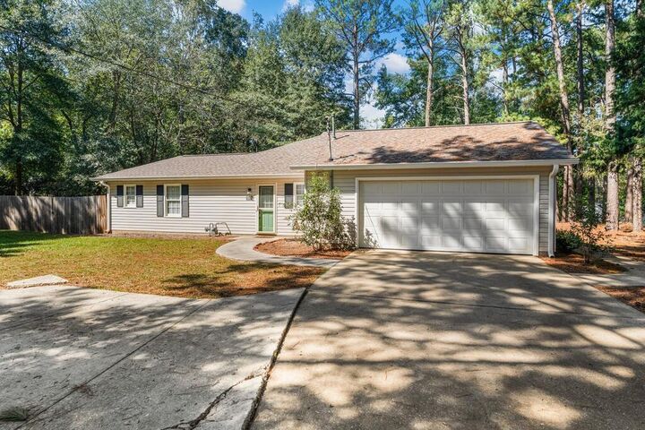 Property Photo:  180 Waverly Circle  GA 31831 
