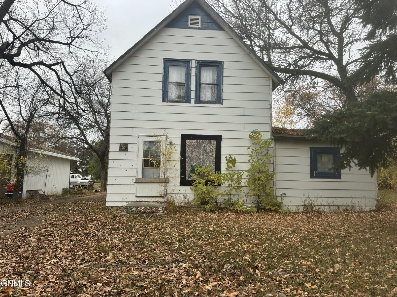 Property Photo:  120 Center Avenue N  ND 58530 