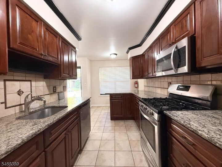 Property Photo: 18 Dogwood Dr NJ 08820