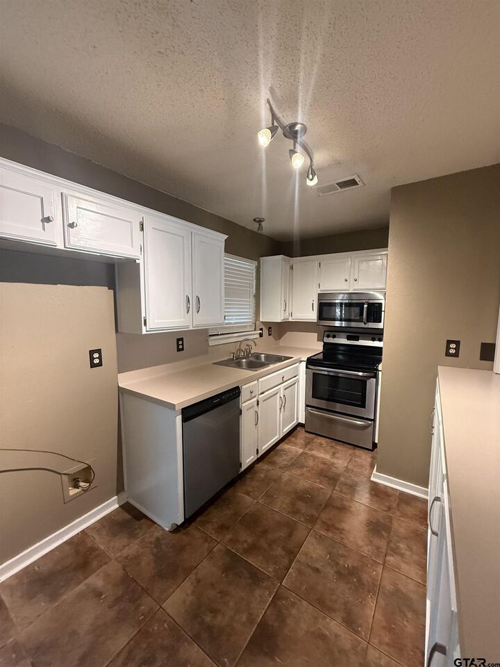 Property Photo:  122 Hemlock Cove  TX 75765 