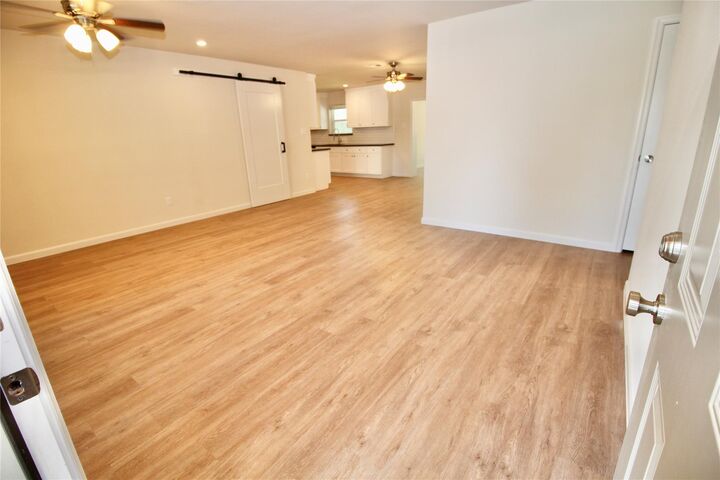 Property Photo: 409 Morningside Drive TX 77546