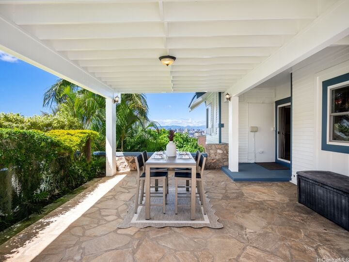 Property Photo: 728 Hanole Place HI 96816
